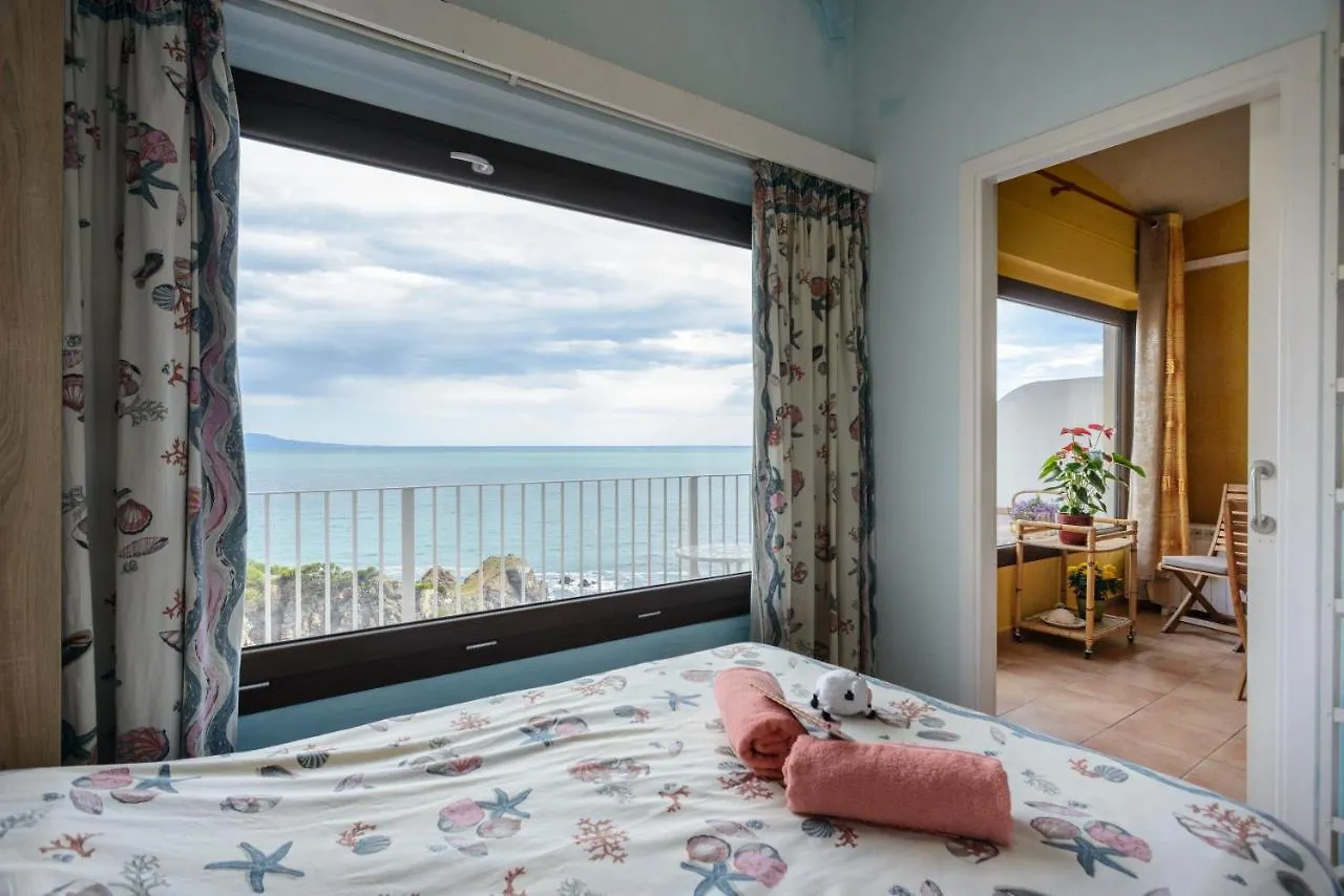 Apartamento Cap sa Sal Begur 74 con Terraza literalmente Sobre el Mar