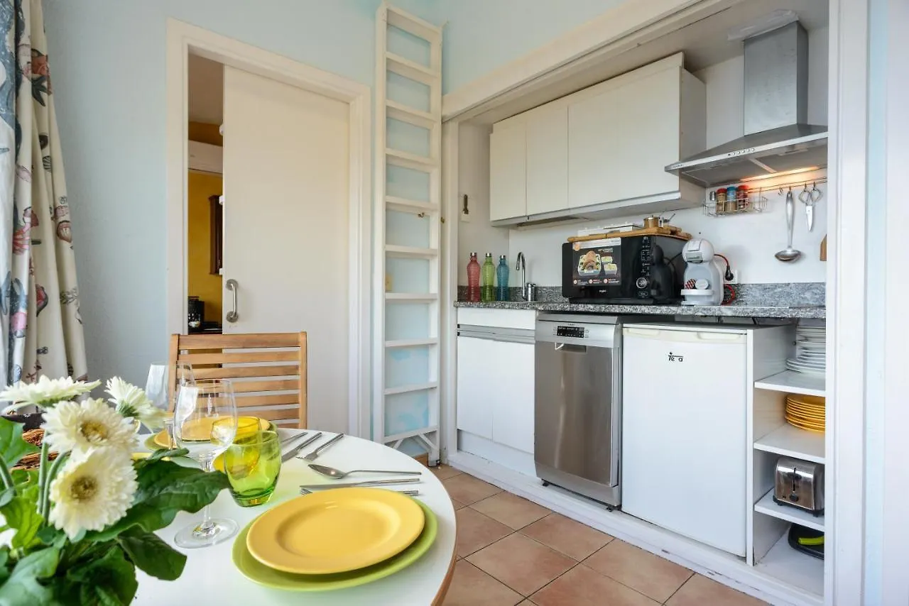 Apartamento Cap sa Sal Begur 74 con Terraza literalmente Sobre el Mar