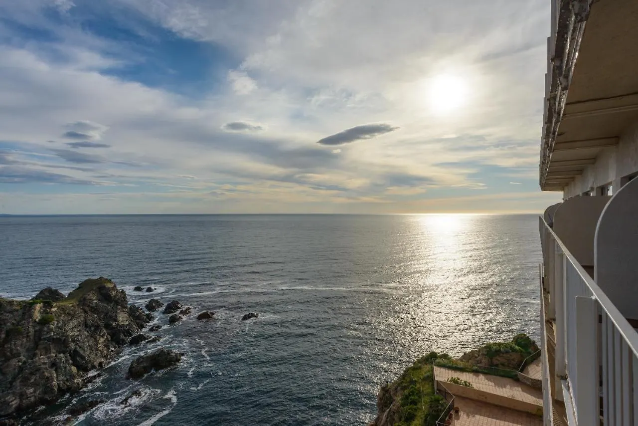 Apartamento Cap sa Sal Begur 74 con Terraza literalmente Sobre el Mar España
