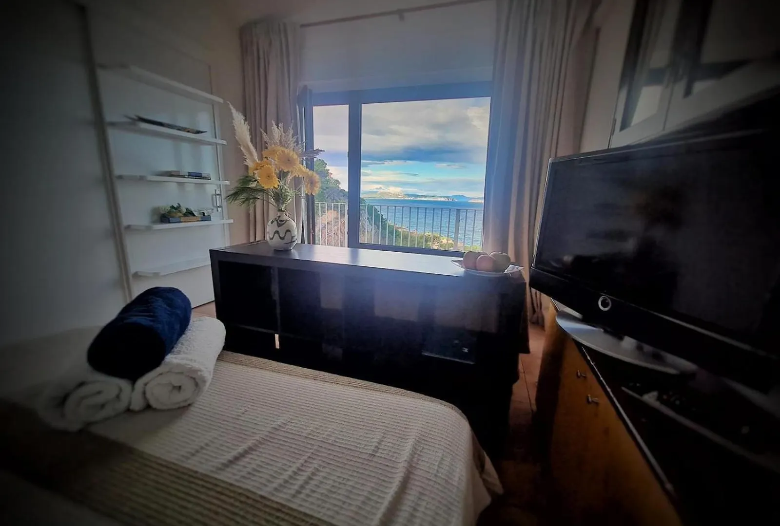 Apartamento Cap sa Sal Begur 74 con Terraza literalmente Sobre el Mar